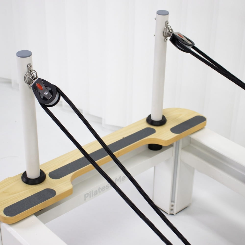 Système poulies et cordes résistance Reformer Pilates AERO avec plateau bois antidérapant et ressorts métalliques