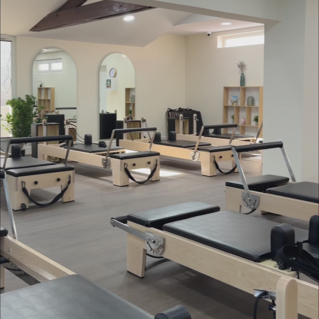 Reformer de Pilates ESSENTIAL™ gris